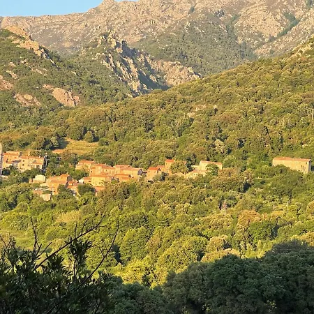 Maison de village à Peri Peri